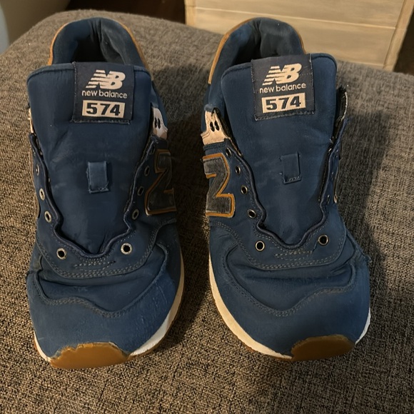 New balance shoes, pretty beat - Picture 3 of 3